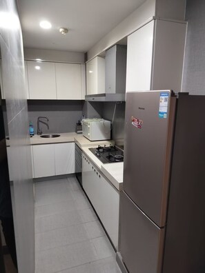 Comfort Apartment, City View | Private kitchen - Li He Yu Jia Apartment Hotel (Zhongshan)