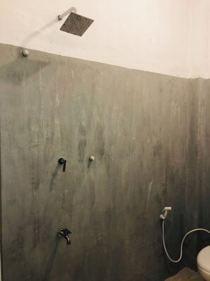 Quarto casal ou duplo, vista para o jardim | Banheiro