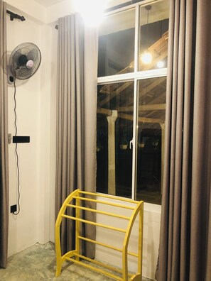 Dormitório compartilhado standard, vista para o jardim | Parte interna