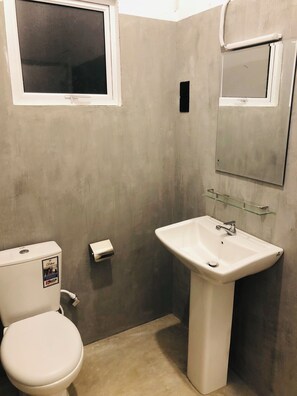 Bathroom - Kottamba Resort & Coworker Hostel (Tangalle)