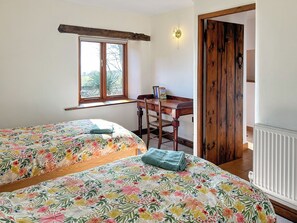 2 bedrooms, free WiFi - Characterful cottage with beautiful country views, set in own private grounds. (Wessington)