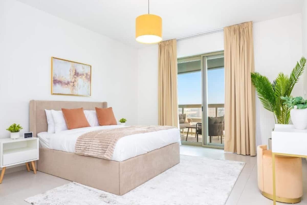 Apartment, Balcony, City View