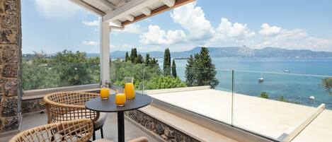 屋外ダイニングエリア