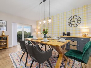 Dining - Kate's Corner - UK51134 (Santon)