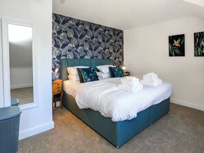 Room - 2 bedroom accommodation in Broogh Fort Cottages (Broogh Fort Cottages)