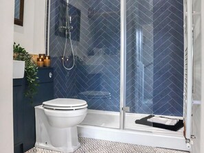Towels - 2 bedroom accommodation in Bredon, near Tewkesbury (Bredon, near Tewkesbury)