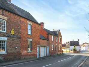 Exterior - 2 bedroom accommodation in Bredon, near Tewkesbury (Bredon, near Tewkesbury)