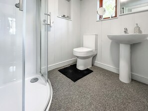 Bathroom - 1 bedroom accommodation in Crafthole (Crafthole)