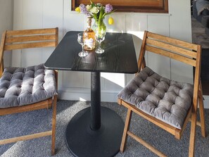 Dining - 1 bedroom accommodation in Crafthole (Crafthole)