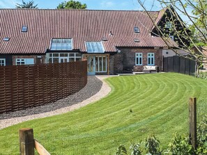 Exterior - 3 bedroom accommodation in Tacolneston (Tacolneston)