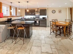 Dishwasher, high chair - 3 bedroom accommodation in Tacolneston (Tacolneston)