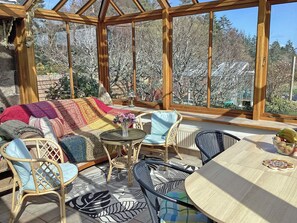 Outdoor dining - 2 bedroom accommodation in Burgie (Burgie)