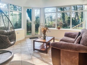 TV - 5 bedroom accommodation in Cockermouth (Cockermouth)