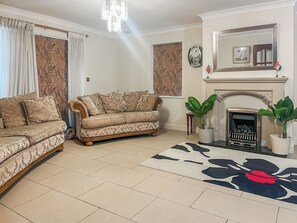 TV - 5 bedroom accommodation in Cockermouth (Cockermouth)