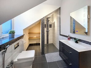 Towels - 6 bedroom accommodation in Towyn (Towyn)