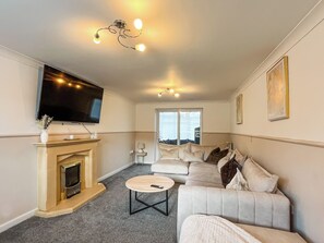 TV - 5 bedroom accommodation in Rhos on Sea, near Colwyn Bay (Rhos on Sea, near Colwyn Bay)