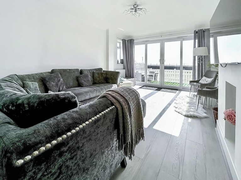 5 Bedroom Accommodation In Worthing - Steyning