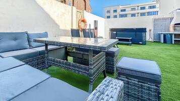 屋外ダイニングエリア