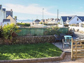 Outdoor dining - 4 bedroom accommodation in Broad Haven (Broad Haven)