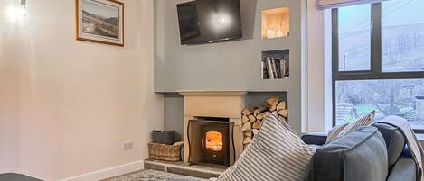 TV, fireplace