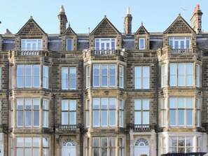 Exterior - 2 bedroom accommodation in Scarborough (Scarborough)