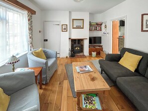 TV, fireplace - 2 bedroom accommodation in Saxmundham (Saxmundham)