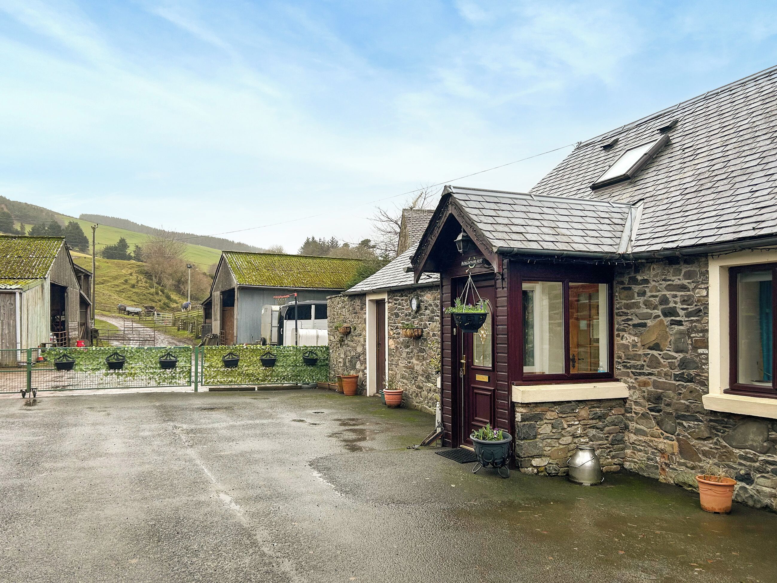 المنشأة من الخارج