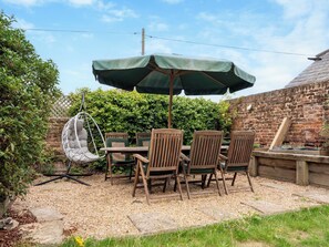 Outdoor dining - very quirky old forge house. (Canterbury)
