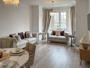 Living area - 2 bedroom accommodation in Broadstairs (Broadstairs)