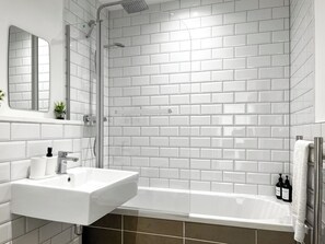 Bathroom - 2 bedroom accommodation in Holmfirth (Holmfirth)