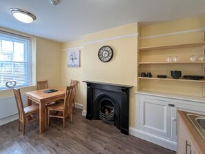 Dining - 2 bedroom accommodation in Llandudno (Llandudno)