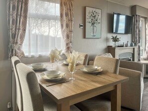 Dining - Bluebell Lodge - UK51382 (Wigton)