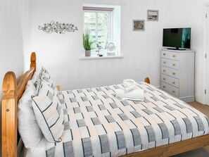 3 bedrooms, free WiFi - 3 bedroom accommodation in Helston (Helston)