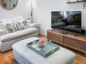 TV - 2 bedroom accommodation in Lanhydrock, near Bodmin (Lanhydrock, near Bodmin)