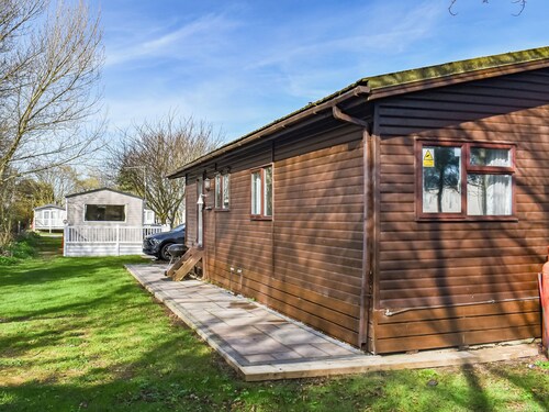 3 bedroom accommodation in Corton