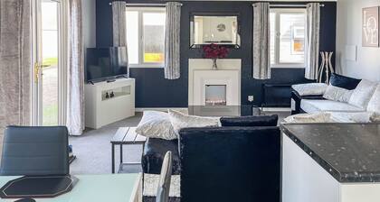 3 bedroom accommodation in Corton