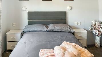 3 bedrooms, free WiFi, bed sheets