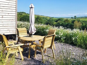 Outdoor dining - 1 bedroom accommodation in Bideford (Bideford)