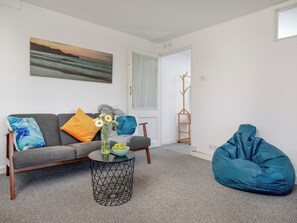 TV - 1 bedroom accommodation in Paignton (Paignton)