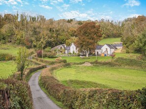 Property grounds - 2 bedroom accommodation in Llandeilo (Llandeilo)