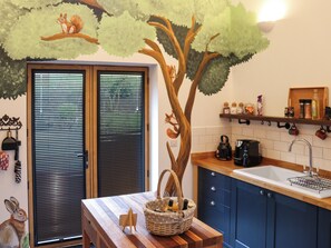 Private kitchen - 2 bedroom accommodation in Llandeilo (Llandeilo)