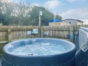Outdoor spa tub - Oak Tree Lodge - UK51429 (Brocklebank, near Caldbeck and Uldale)