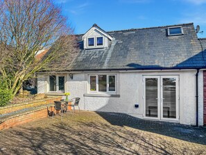 Outdoor dining - Pet friendly one-bedroom annex, perfect for couples or two friends. (Armathwaite)