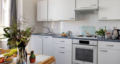 A comfortable first-floor apartment for two with lovely sea views.