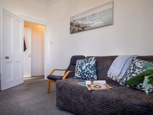 A comfortable first-floor apartment for two with lovely sea views.