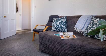 A comfortable first-floor apartment for two with lovely sea views.
