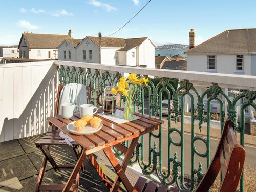 A comfortable first-floor apartment for two with lovely sea views.