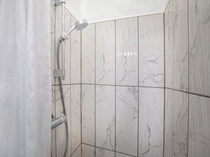 Towels - A comfortable first-floor apartment for two with lovely sea views. (Paignton)