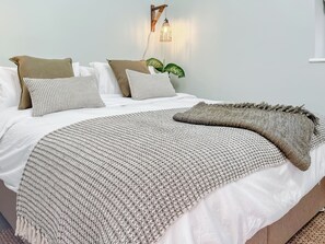 Room - 3 bedroom accommodation in Hoscar, Ormskirk, near Southport (Lathom, Near Southport)