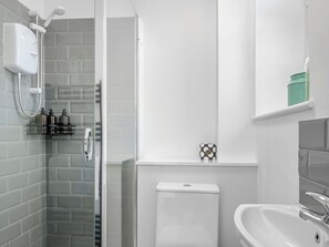 Bathroom - 3 bedroom accommodation in Lathom, Near Southport (Lathom, Near Southport)
